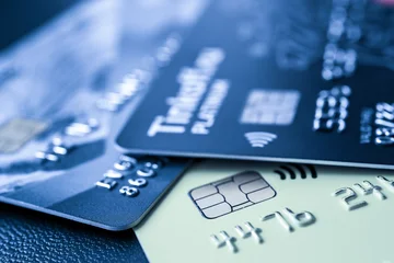 Мошенники придумали новую схему: блокируют карты, выдавая себя за владельца