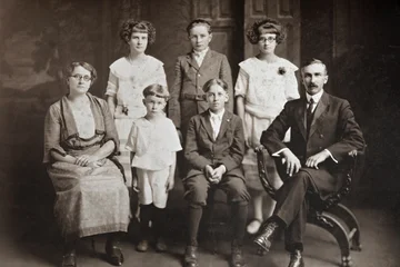 Почему раньше люди выглядели старше своих лет? 4 причины